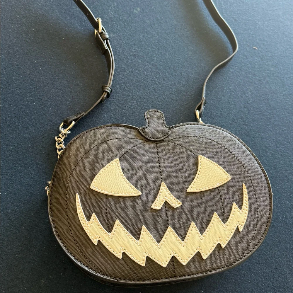 JACK O LANTERN purse! Adjustable, lined, zipper closure and oh so CUTE🖤🎃🖤 - Picture 1 of 9